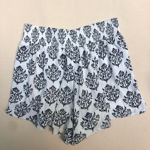 black and white patterned flowy soft shorts